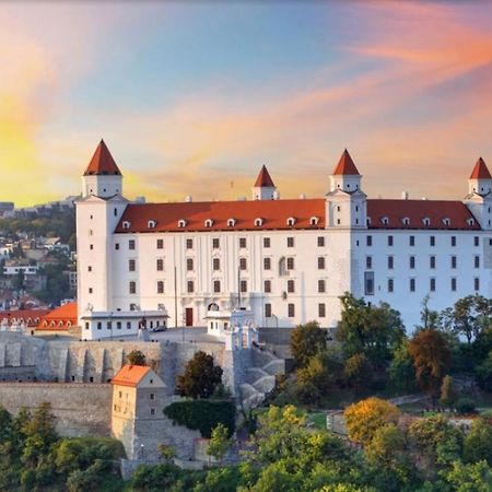 Apartman Matty V Tichom Dvore Priamo V Centre Bratislava Exterior photo
